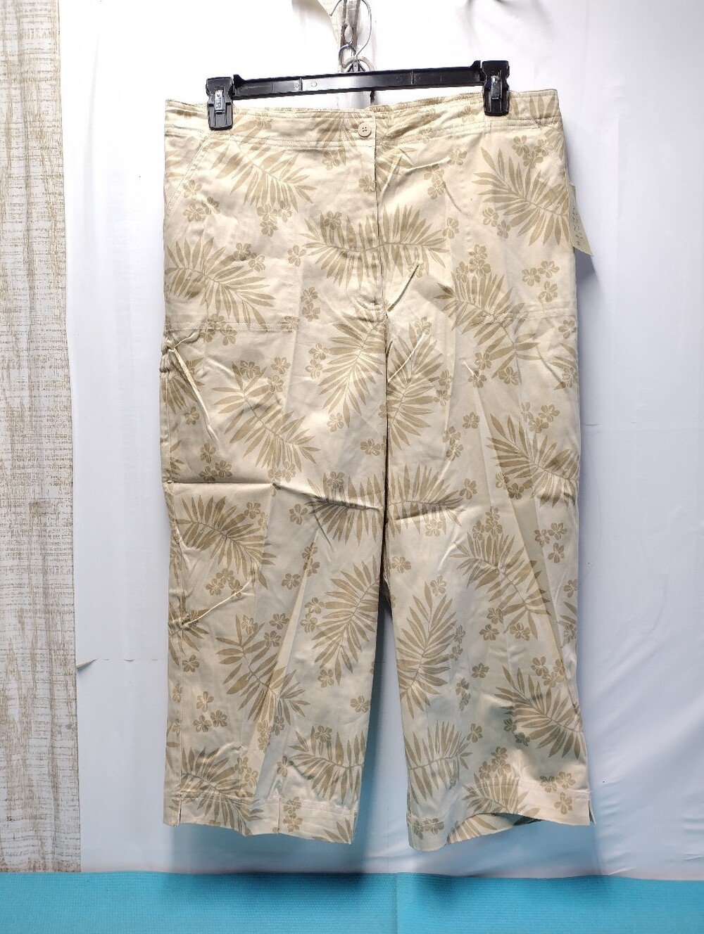 NWT Classic Elements Women's Capri Crop Pants High Rise Floral Sand Print - 18